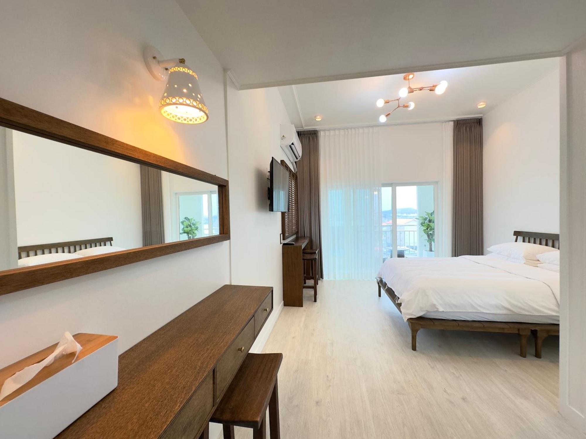 พูรึน เชจู เพนชั่น Villa ซอกวีโพ ภายนอก รูปภาพ